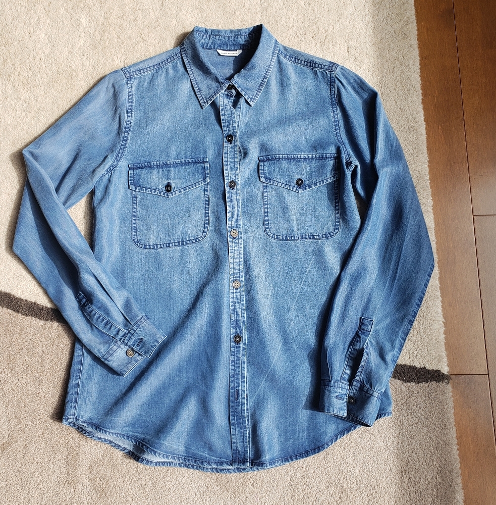 Club Monaco Chambray Button Down, size Xs/S